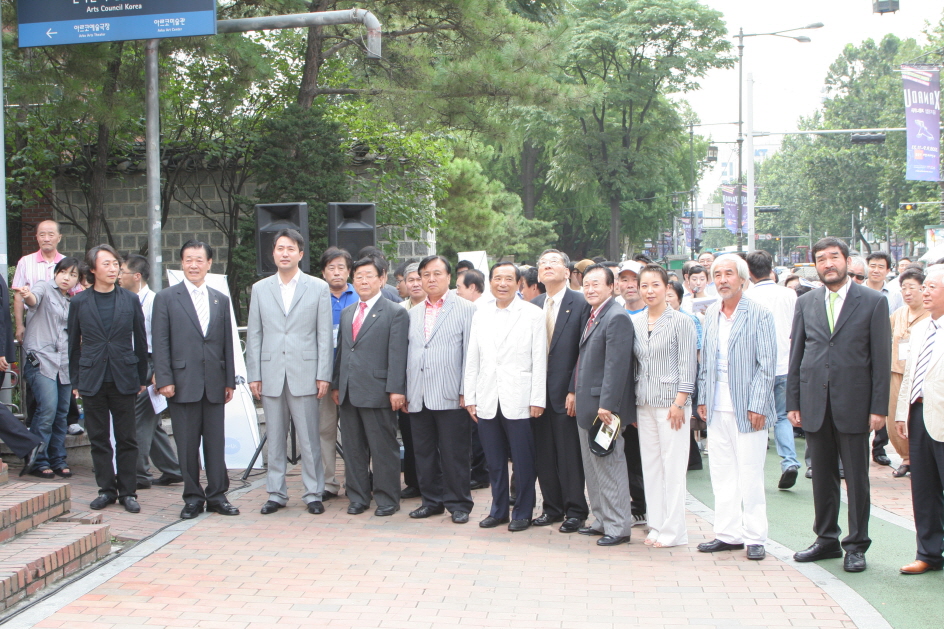 김복동 부의장과 의원들, 대학로 디자인 서울거리 조성사업 착공식 참석(새창)