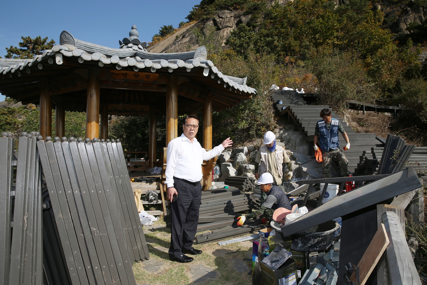 종로구의회 김금옥 의원, 인왕정~선바위간 등산로 개설공사 현장 방문(새창)