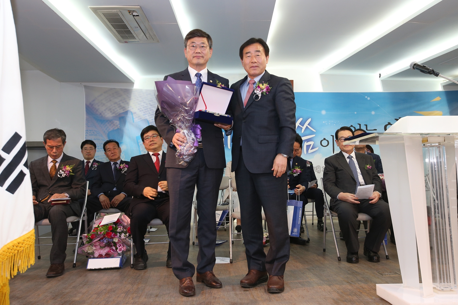  경신중·고등학교 발전에 기여한 공로 인정받아 감사패 수상, 전영준 의원(새창)